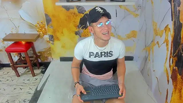 Chuck LatinBoy online show from December 21, 2025, 5:47 pm