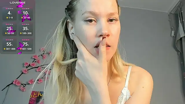 Nicolloves online show from February 23, 2026, 1:18 am