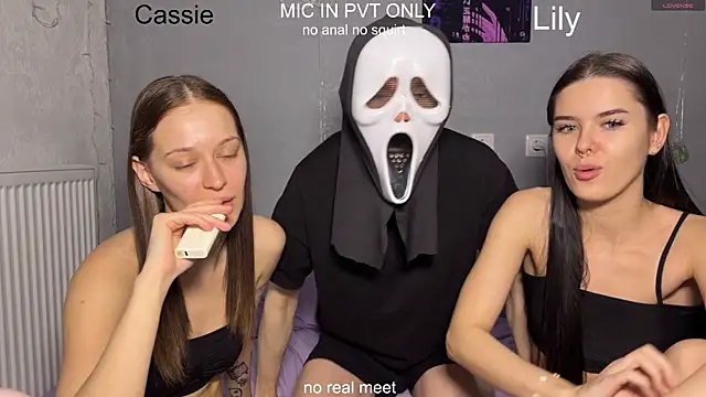 Snapshot of girls_secrets chatting on April 10, 2026, 10:22 am girls secrets online show from April 10, 2026, 10:22 am
