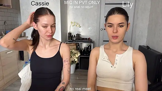 Snapshot of girls_secrets chatting on March 5, 2026, 10:23 am girls secrets online show from March 5, 2026, 10:23 am