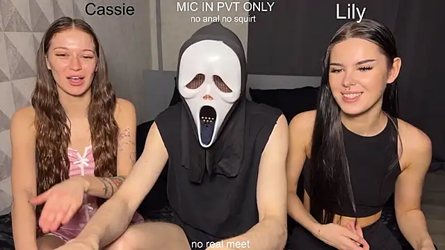 Snapshot of girls_secrets chatting on February 22, 2026, 11:23 am girls secrets online show from February 22, 2026, 11:23 am