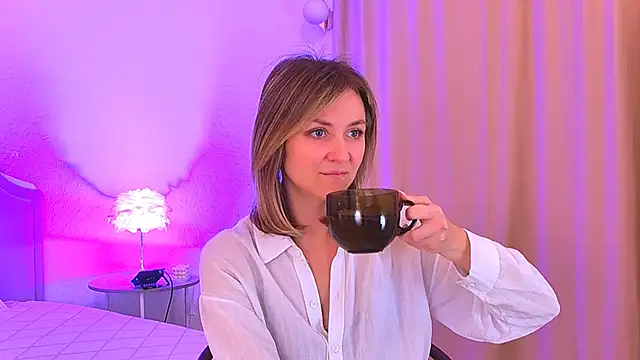 EmeraldGlow online show from February 9, 2026, 2:37 pm