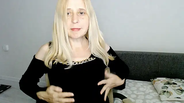 Snapshot of MiLenaMilf chatting on March 18, 2025, 7:55 am MiLenaMilf online show from March 18, 2025, 7:55 am