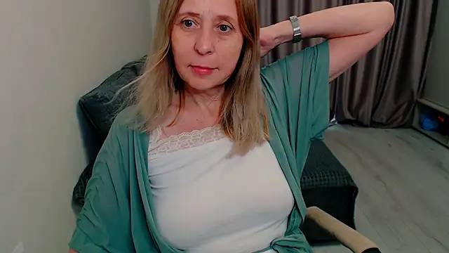 Snapshot of MiLenaMilf chatting on June 1, 2026, 7:30 am MiLenaMilf online show from June 1, 2026, 7:30 am