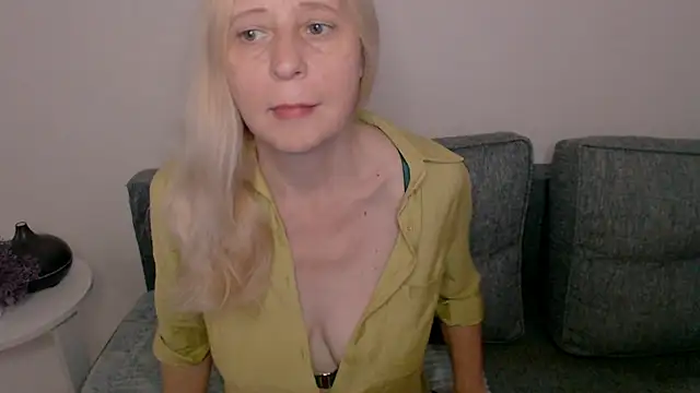 Snapshot of MiLenaMilf chatting on September 10, 2025, 7:18 am MiLenaMilf online show from September 10, 2025, 7:18 am