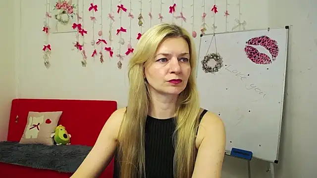 Snapshot of MelissaTyler chatting on April 13, 2026, 11:14 am MelissaTyler online show from April 13, 2026, 11:14 am