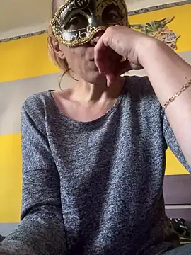 Snapshot of SexyMamiVee chatting on April 7, 2026, 3:03 pm SexyMamiVee online show from April 7, 2026, 3:03 pm