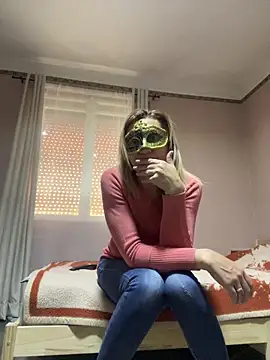 Snapshot of SexyMamiVee chatting on April 12, 2026, 8:17 am SexyMamiVee online show from April 12, 2026, 8:17 am