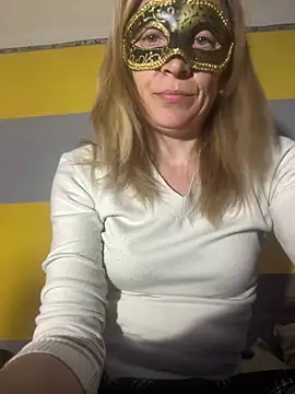 Snapshot of SexyMamiVee chatting on March 17, 2026, 4:10 pm SexyMamiVee online show from March 17, 2026, 4:10 pm