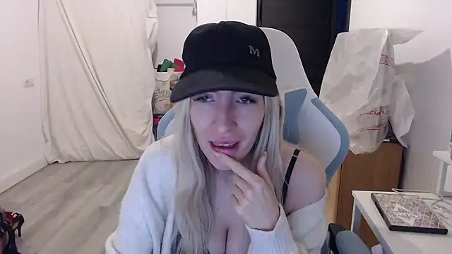 Snapshot of BarbieBlondieGirl chatting on February 18, 2026, 6:04 pm BarbieBlondieGirl online show from February 18, 2026, 6:04 pm