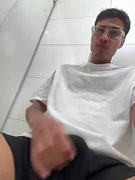 Latin Paisa Boy online show from April 10, 2026, 4:58 pm