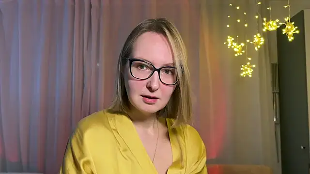 Kira Elve online show from December 22, 2025, 4:29 pm