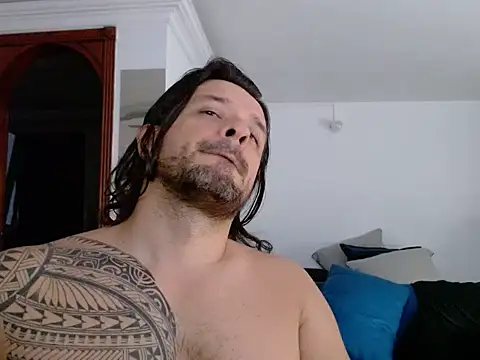 gonzzohunterr online show from April 19, 2026, 8:33 pm