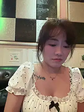 Snapshot of Molly-xiao chatting on May 21, 2026, 12:02 pm Molly-xiao online show from May 21, 2026, 12:02 pm