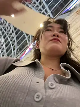 Snapshot of Molly-xiao chatting on May 23, 2026, 1:32 pm Molly-xiao online show from May 23, 2026, 1:32 pm