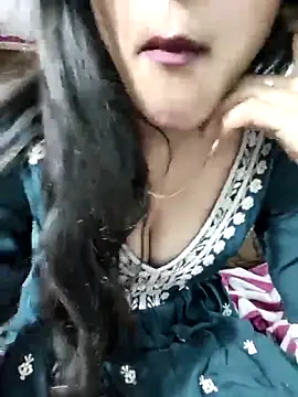 Snapshot of Yours-Zeenat chatting on March 4, 2026, 6:26 pm Yours-Zeenat online show from March 4, 2026, 6:26 pm