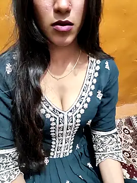 Snapshot of Yours-Zeenat chatting on March 3, 2026, 6:15 pm Yours-Zeenat online show from March 3, 2026, 6:15 pm