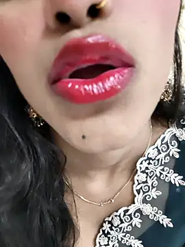 Snapshot of Yours-Zeenat chatting on April 14, 2026, 6:57 pm Yours-Zeenat online show from April 14, 2026, 6:57 pm