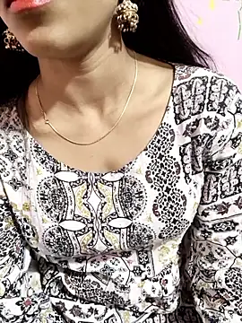 Snapshot of Yours-Zeenat chatting on April 11, 2026, 6:11 pm Yours-Zeenat online show from April 11, 2026, 6:11 pm