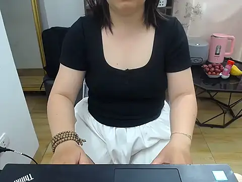Snapshot of Coffee_Milktea chatting on May 11, 2026, 1:40 am Coffee Milktea online show from May 11, 2026, 1:40 am
