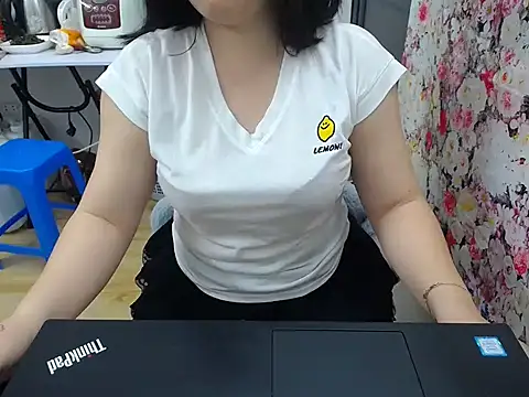 Snapshot of Coffee_Milktea chatting on February 6, 2026, 11:23 pm Coffee Milktea online show from February 6, 2026, 11:23 pm