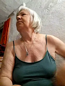 KlaudiaDarling online show from May 27, 2026, 2:19 am