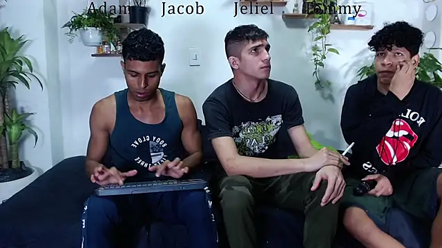 Snapshot of Interracial_Snow_Bunny chatting on January 9, 2026, 10:17 pm Interracial Snow Bunny online show from January 9, 2026, 10:17 pm