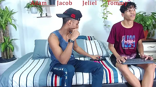 Snapshot of Interracial_Snow_Bunny chatting on January 12, 2026, 10:14 pm Interracial Snow Bunny online show from January 12, 2026, 10:14 pm