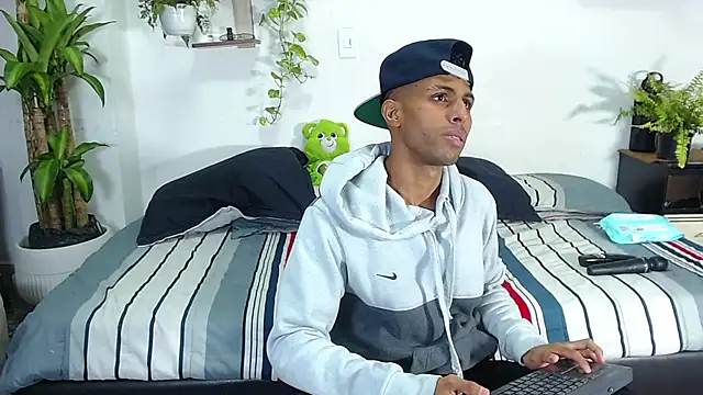 Snapshot of Interracial_Snow_Bunny chatting on January 16, 2026, 10:14 pm Interracial Snow Bunny online show from January 16, 2026, 10:14 pm