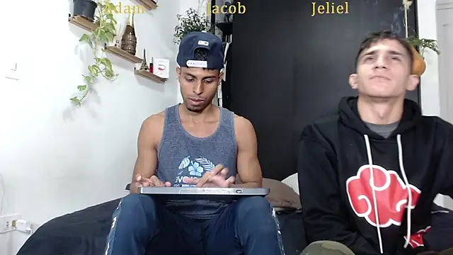 Snapshot of Interracial_Snow_Bunny chatting on January 5, 2026, 10:35 pm Interracial Snow Bunny online show from January 5, 2026, 10:35 pm