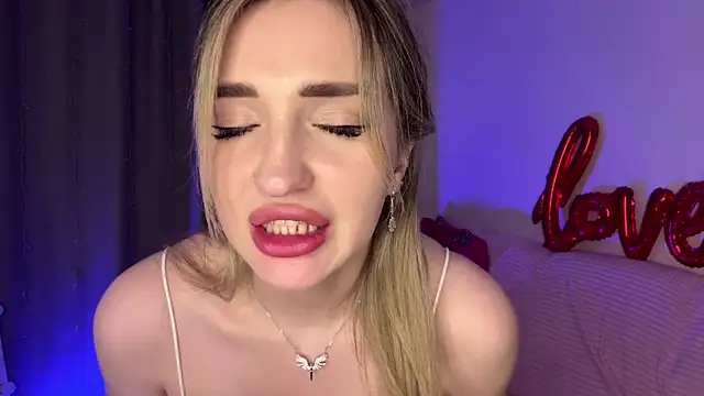 Snapshot of _ViviV_ chatting on April 5, 2026, 10:16 pm ViviV online show from April 5, 2026, 10:16 pm