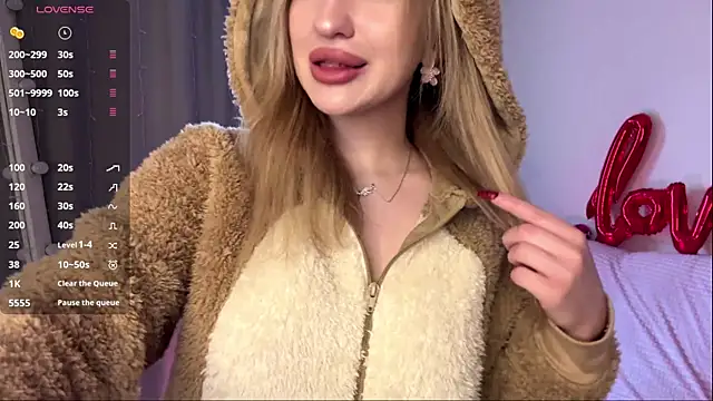 Snapshot of _ViviV_ chatting on April 3, 2026, 9:38 am ViviV online show from April 3, 2026, 9:38 am