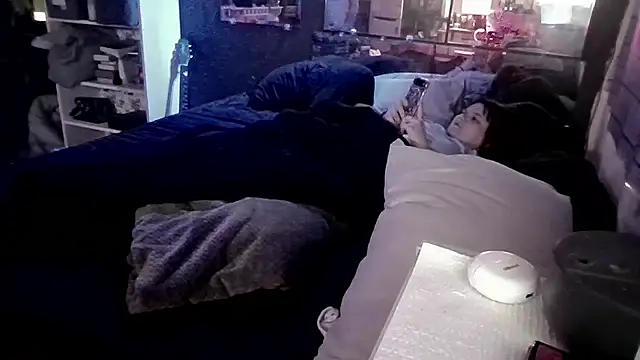 Snapshot of Bigbrowneyes25 chatting on March 2, 2026, 6:47 am Bigbrowneyes25 online show from March 2, 2026, 6:47 am