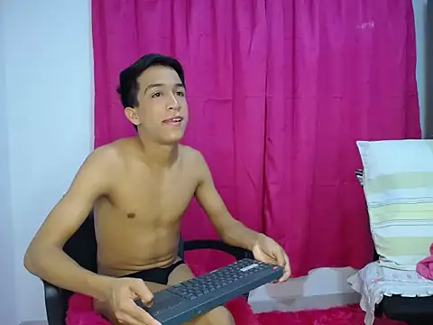 Snapshot of Lospervetidossinlimtes chatting on January 14, 2026, 7:06 pm Lospervetidossinlimtes online show from January 14, 2026, 7:06 pm