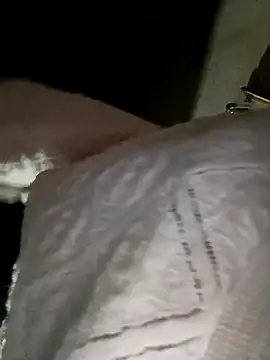 Snapshot of Hiniyk2 chatting on February 18, 2026, 11:01 pm Hiniyk2 online show from February 18, 2026, 11:01 pm