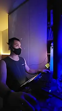 Snapshot of OnlyHand9x chatting on March 24, 2026, 5:35 pm OnlyHand9x online show from March 24, 2026, 5:35 pm