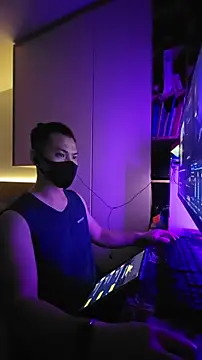 Snapshot of OnlyHand9x chatting on April 4, 2026, 9:21 pm OnlyHand9x online show from April 4, 2026, 9:21 pm