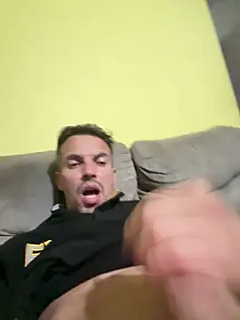 Snapshot of Naldopaugrand chatting on March 2, 2026, 3:40 am Naldopaugrand online show from March 2, 2026, 3:40 am