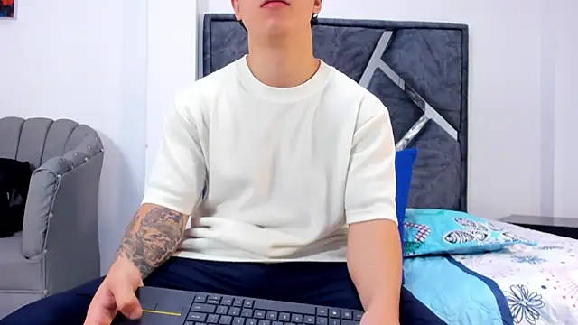 Snapshot of Liam_saint chatting on February 4, 2026, 12:11 pm Liam saint online show from February 4, 2026, 12:11 pm