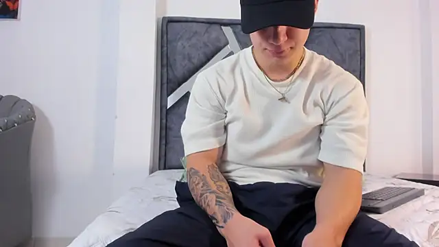 Snapshot of Liam_saint chatting on February 13, 2026, 12:27 pm Liam saint online show from February 13, 2026, 12:27 pm