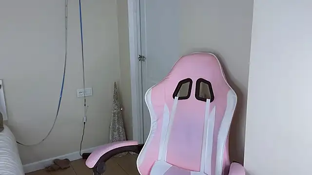 jasmilee online show from March 10, 2026, 7:18 pm