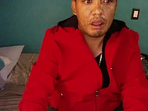 latinomoreno95 online show from April 15, 2026, 10:32 pm