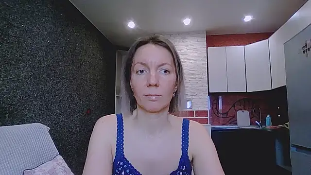 Amanda Luxe online show from February 16, 2026, 3:05 am