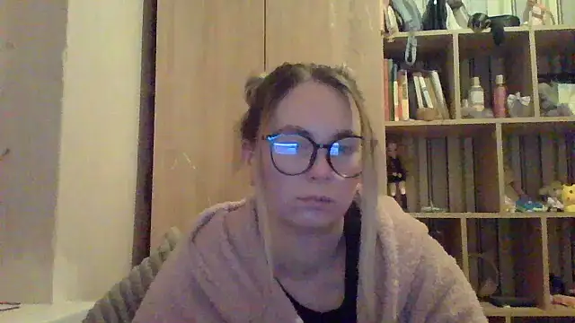 VikiLove765 online show from February 3, 2026, 3:15 am