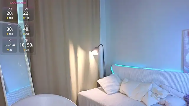 SmolCutie online show from March 26, 2026, 5:06 am