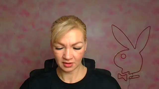 Snapshot of Madonna_Fire chatting on March 10, 2026, 6:28 am Madonna Fire online show from March 10, 2026, 6:28 am