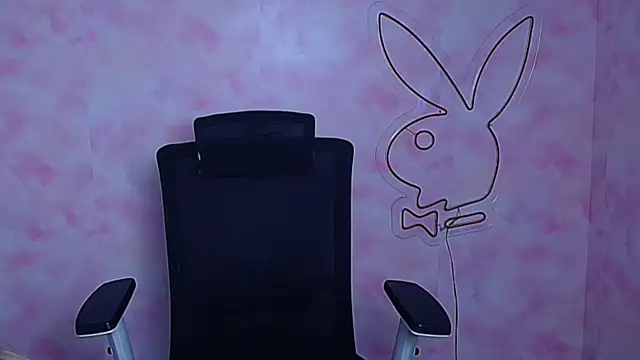 Snapshot of Madonna_Fire chatting on February 8, 2026, 7:39 am Madonna Fire online show from February 8, 2026, 7:39 am