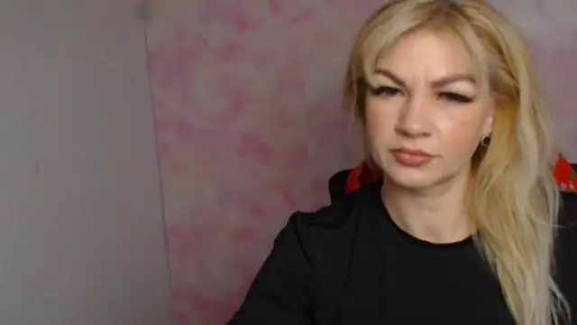 Snapshot of Madonna_Fire chatting on March 25, 2026, 6:35 am Madonna Fire online show from March 25, 2026, 6:35 am