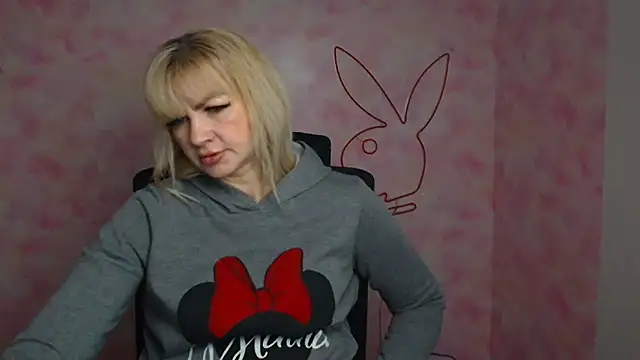 Snapshot of Madonna_Fire chatting on April 12, 2026, 6:05 am Madonna Fire online show from April 12, 2026, 6:05 am