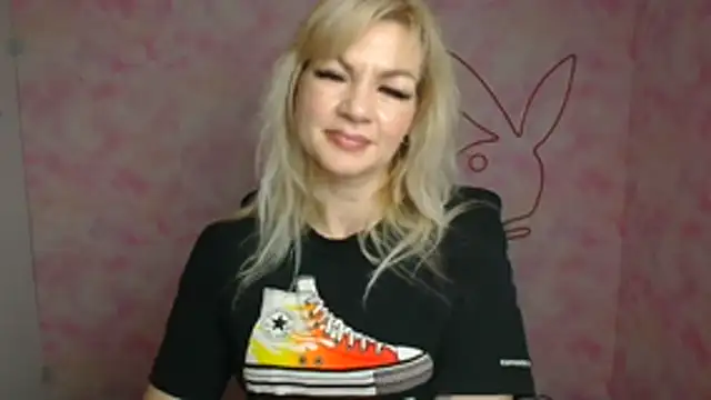 Snapshot of Madonna_Fire chatting on March 30, 2026, 11:44 am Madonna Fire online show from March 30, 2026, 11:44 am